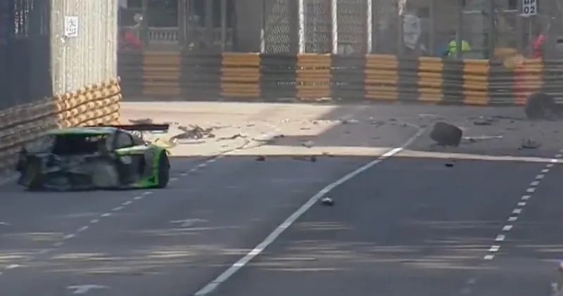 Video. Mega crash tijdens de opwarming voor de Macau GT-cup