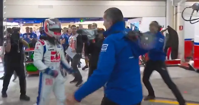 Video. Günther Steiner en Kevin Magnussen gaan uit hun dak na pole in Brazilië