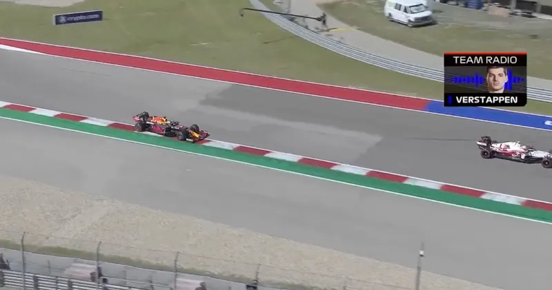 Video. Max Verstappen sneert naar collega's over de radio