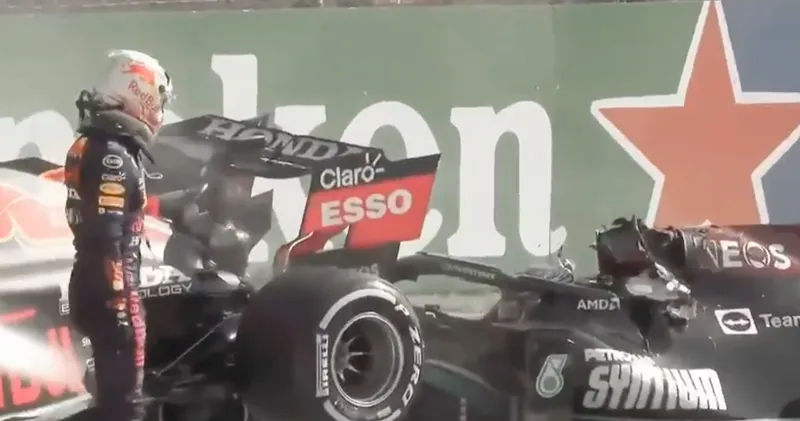 Video. Bewijs dat Max Verstappen wél controleerde of Hamilton ongedeerd was