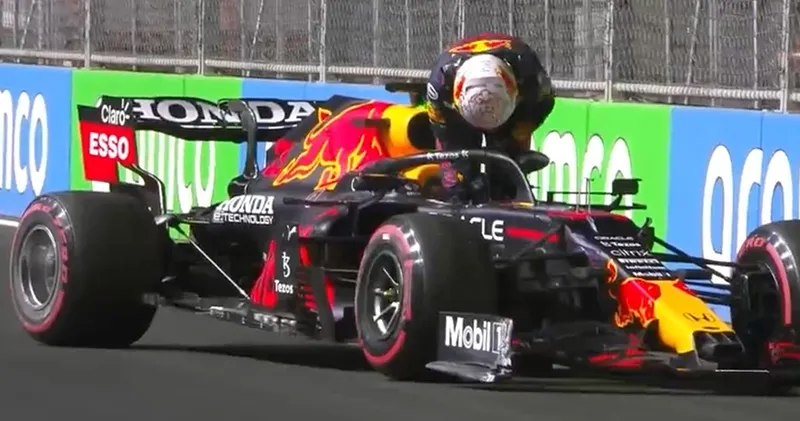 BREAKING. Max Verstappen knalt in de muur tijdens laatste ronde in kwalificatie