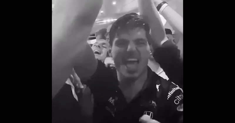 Video. Max Verstappen gaat los op 'We are the Champions'