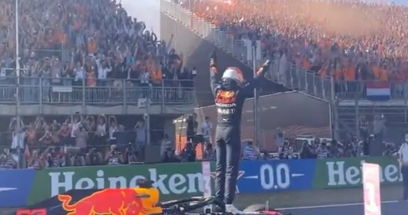 Video. Max Verstappen viert zijn overwinning en het publiek ontploft