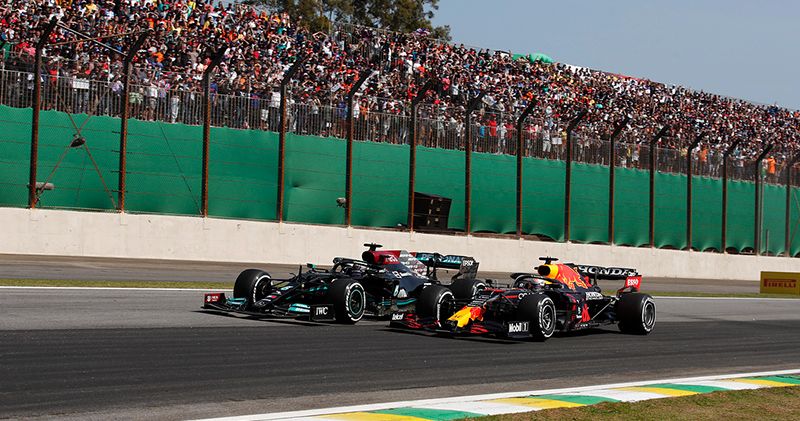 Red Bull Racing en Mercedes moeten zich melden bij de FIA om mogelijke straf Verstappen