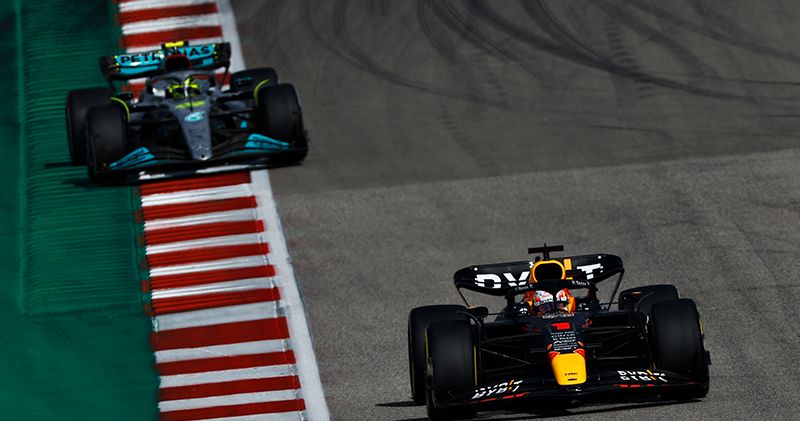 Lewis Hamilton ziet laatste kans op een overwinning verdampen