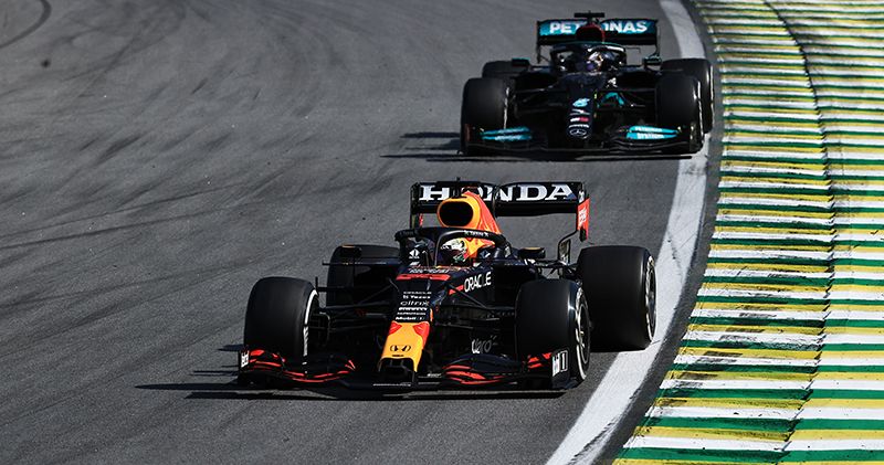 Lewis Hamilton hekelt standpunt Max Verstappen: 'Alleen hij wil het niet'