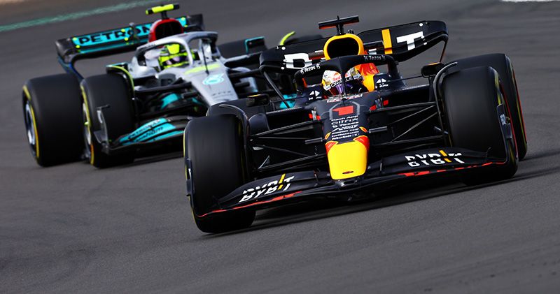 Max Verstappen eindigt tweede vrije training achter Sainz, Hamilton en Norris