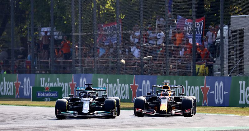Lewis Hamilton claimt dat zijn ervaring niet helpt in titelstrijd