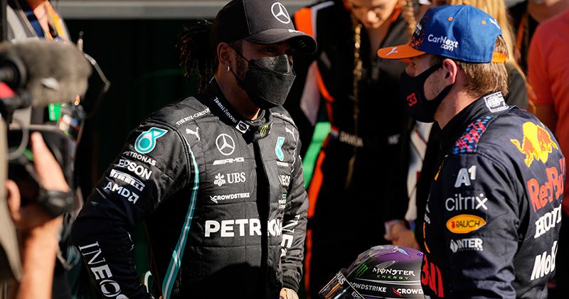 'Hamilton begint 2022 met 25 punten achterstand op Max Verstappen'