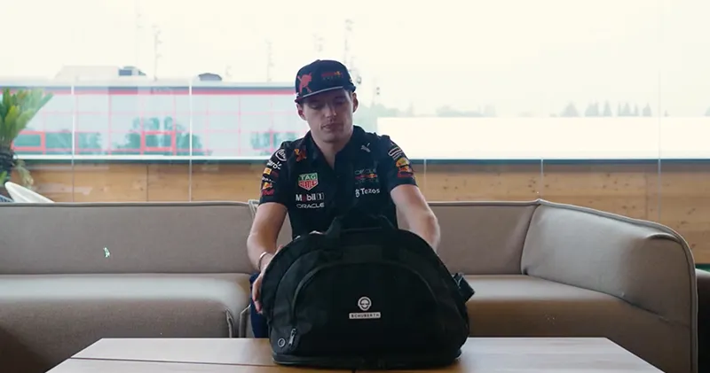 Max Verstappen presenteert speciale helm voor GP van Miami