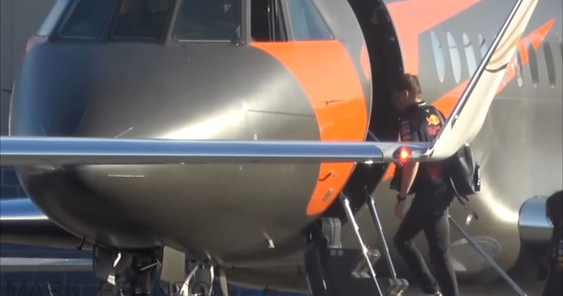 Video. Max Verstappen verlaat Canada in privé-jet