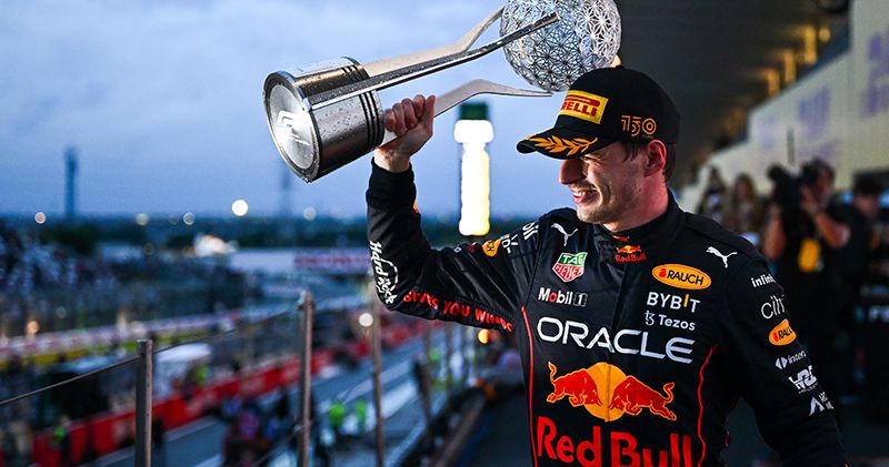 Max Verstappen dankbaar na winnen Autosport-prijs: 'Daar moet ik het team voor bedanken'