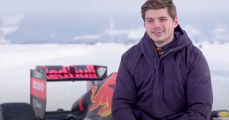 Video. Max Verstappen over het rijden met nummer 1: 'Komt hopelijk niet terug'