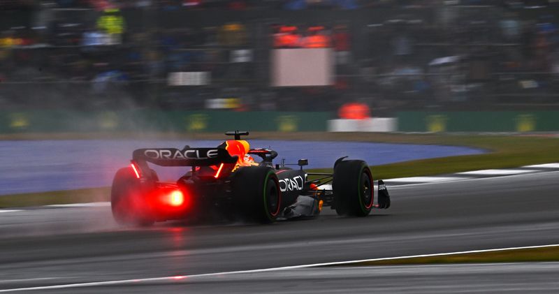 Carlos Sainz pakt pole position, Verstappen en Leclerc maken top drie compleet