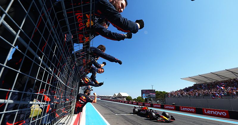 Max Verstappen wint in Frankrijk na crash Charles Leclerc