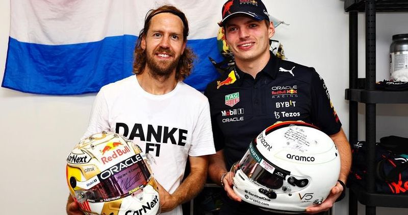 Max Verstappen en Sebastian Vettel ruilen van helm voorafgaand aan GP Abu Dhabi