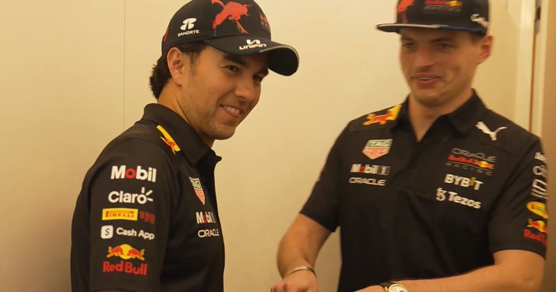 Video. De grappigste momenten van Max Verstappen en Sergio Pérez bij Red Bull