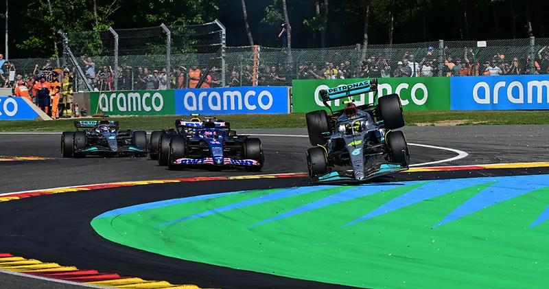 Stewards leggen uit waarom Hamilton geen straf kreeg voor zijn crash met Alonso