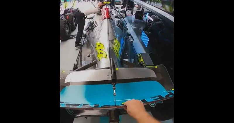 Video: Mercedes steekt de draak met Max Verstappen via sociale media