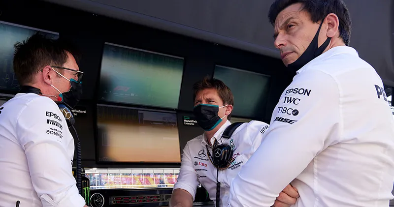 Toto Wolff deelt trap uit aan Michael Masi