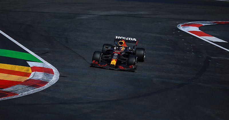 Jackie Stewart kiest titelfavoriet in strijd Max Verstappen en Lewis Hamilton