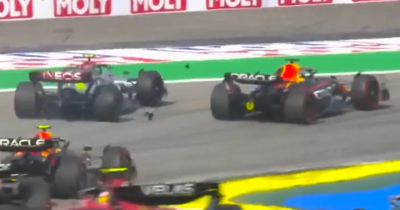 Video: De crash van Max Verstappen en Lewis Hamilton in Brazilië