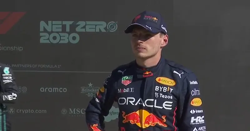 Video: Max Verstappen wordt uitgefloten tijdens interview na de race