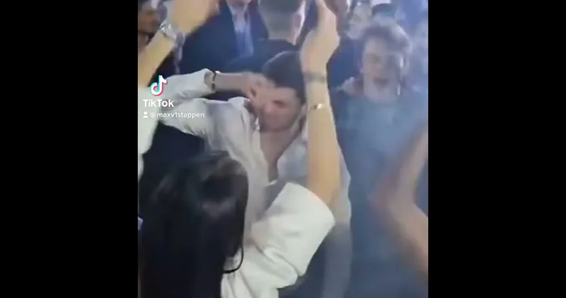 Video. Max Verstappen viert feest met Nyck de Vries
