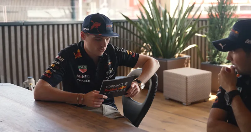 Video: Verstappen en Pérez raden spreekwoorden uit Nederland en Spanje