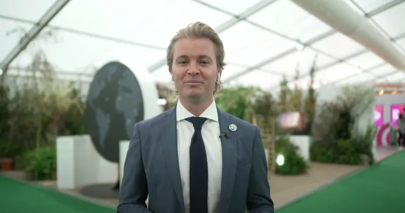 Video. Nico Rosberg benoemt speciale eigenschap van Max Verstappen