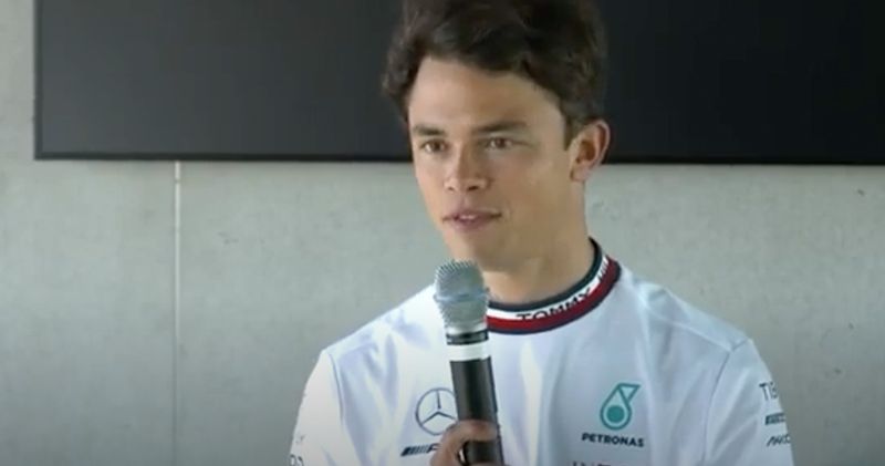 Video. De reactie van Nyck de Vries op zijn rit in Hamilton's Mercedes
