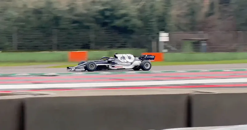 Video. Nyck de Vries test op Imola in de AlphaTauri AT02