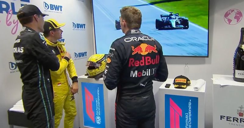 Video. Onderonsje tussen Verstappen, Leclerc en Russell in de cooldown room