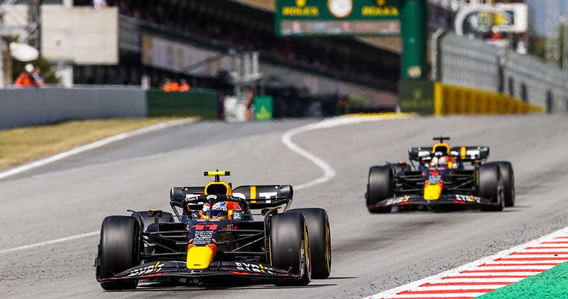 AMuS: 'Red Bull Racing en Mercedes bijna door budget heen'