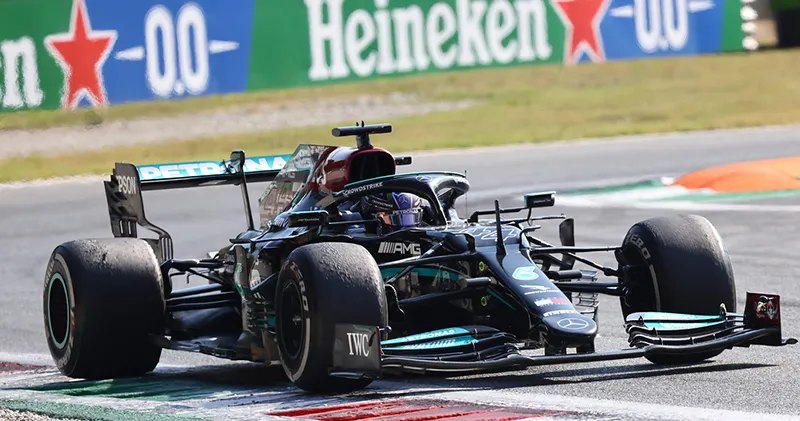 Stewards onderzoeken incident Lewis Hamilton in Mexico
