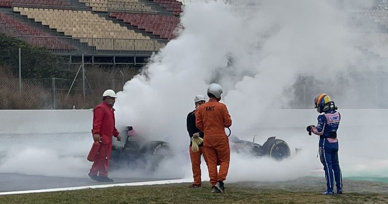 Rode vlag: Alonso valt stil met ploffende Renault-motor