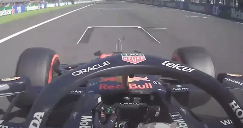 Video. De woedende board-radio van Max Verstappen na het incident in Mexico