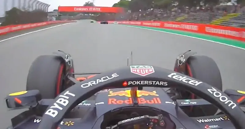 Video. Max Verstappen keert zich tegen Sergio Pérez: 'Vraag mij dit nooit meer'