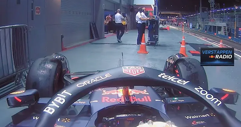 Video. De woedende board-radio van Max Verstappen na de kwalificatie in Singapore