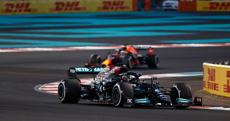 Lewis Hamilton blikt terug op controverse in Abu Dhabi
