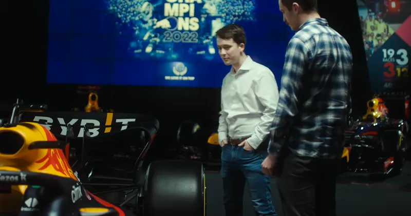 Video: Red Bull-medewerkers nemen afscheid van de RB18