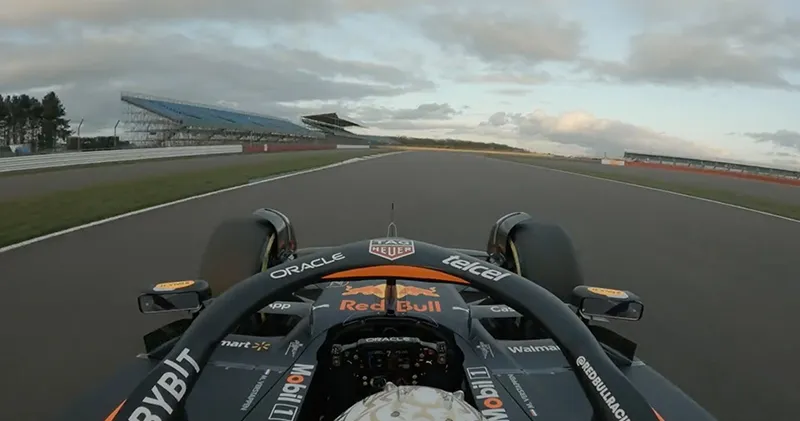 Video. On-board beelden van Max Verstappen in de RB18