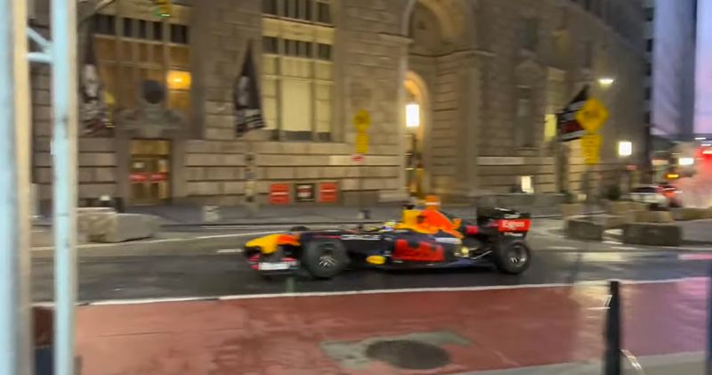 Video. Red Bull Racing maakt straten New York onveilig met RB7