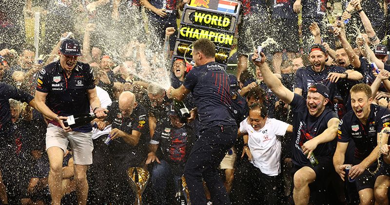 Max Verstappen legt uit waarom hij nog 15 jaar bij Red Bull wil blijven