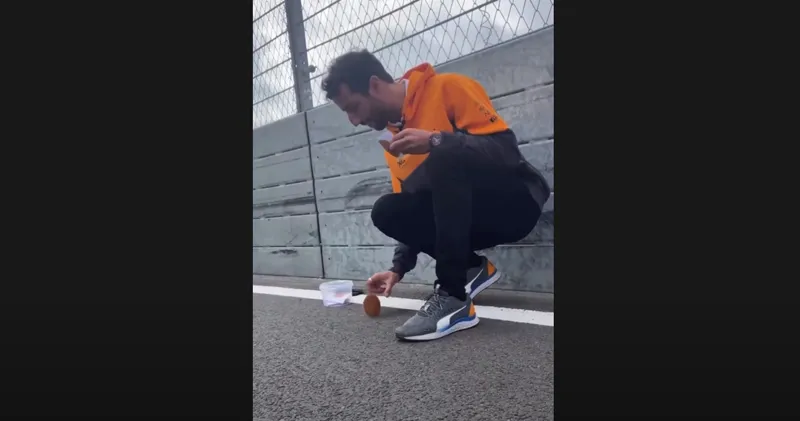 Video. Daniel Ricciardo test hoe steil de Arie Luyendijkbocht is met een stroopwafel