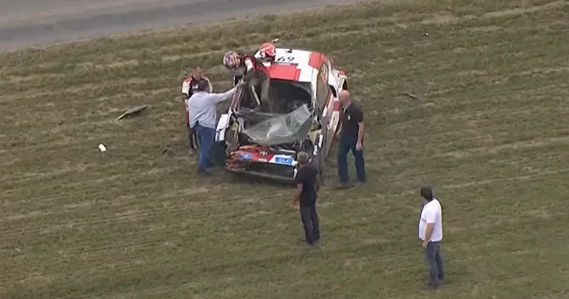 Video: Harde crash voor kampioenschapsleider tijdens WRC-rally in Ieper