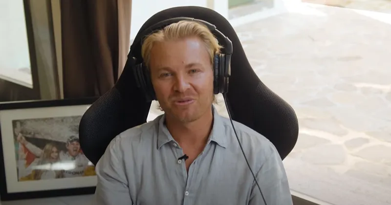 Video. Nico Rosberg laat zien hoe een rondje Zandvoort in zijn werk gaat