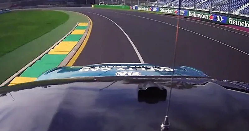 Video. Safety car rijdt eerste rondje over vernieuwd circuit in Melbourne