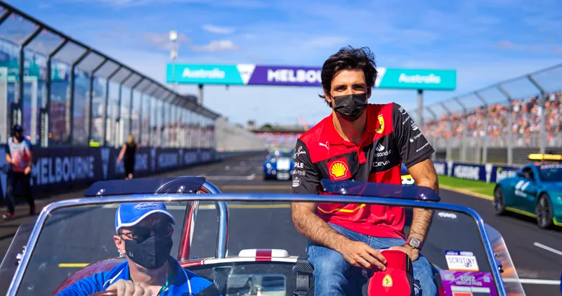 Carlos Sainz tekent nieuw contract bij Ferrari tot en met 2024