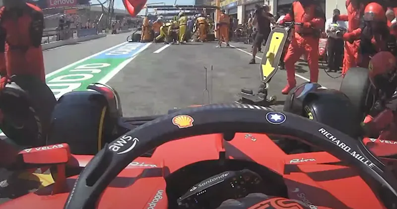 Video. Carlos Sainz zelf schuldig aan 'unsafe release'